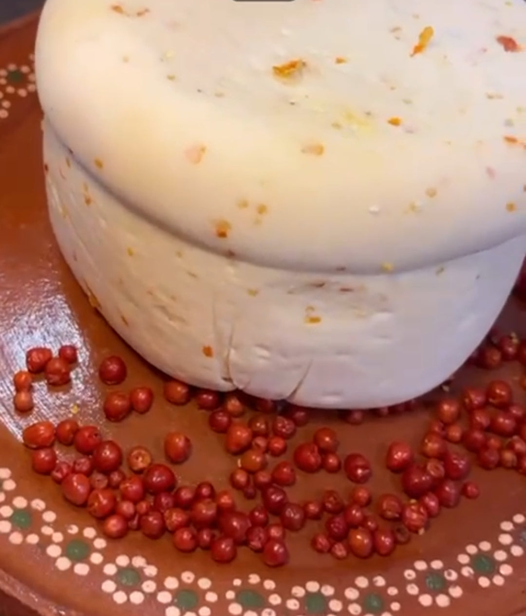 Queso oreado con chile chiltepin